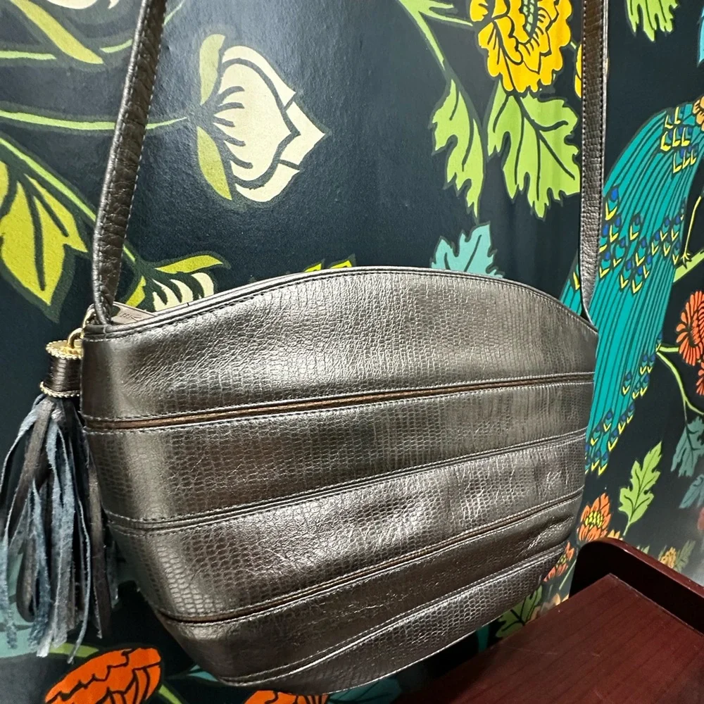Vintage Sharif Silver Metallic Leather Shoulder / crossbody Bag – Made in USA